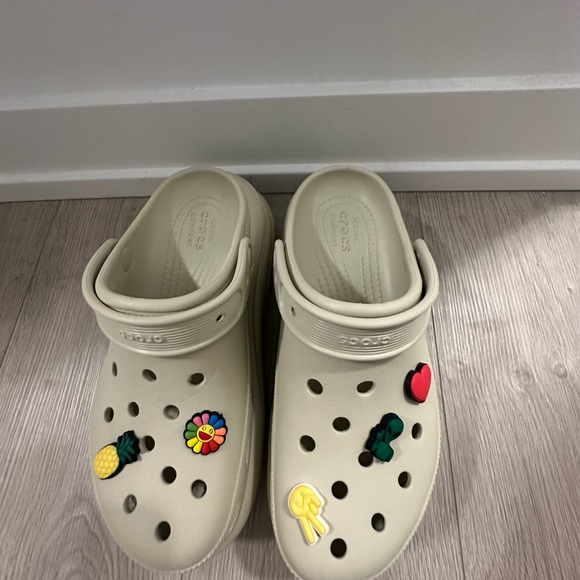 Platform crocs (jibitz included :) - Picture 2 of 3